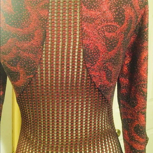Red Black Metallic Scoop Neck Mesh Back Detailed Top - Picture 3 of 6